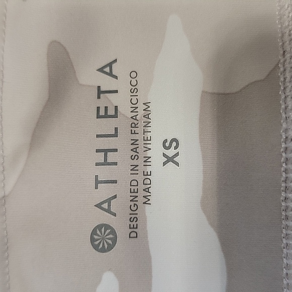 Athleta Size XS Cream/Ivory/Beige Camo Leggings, Zipper Pockets, EUC - Picture 7 of 16